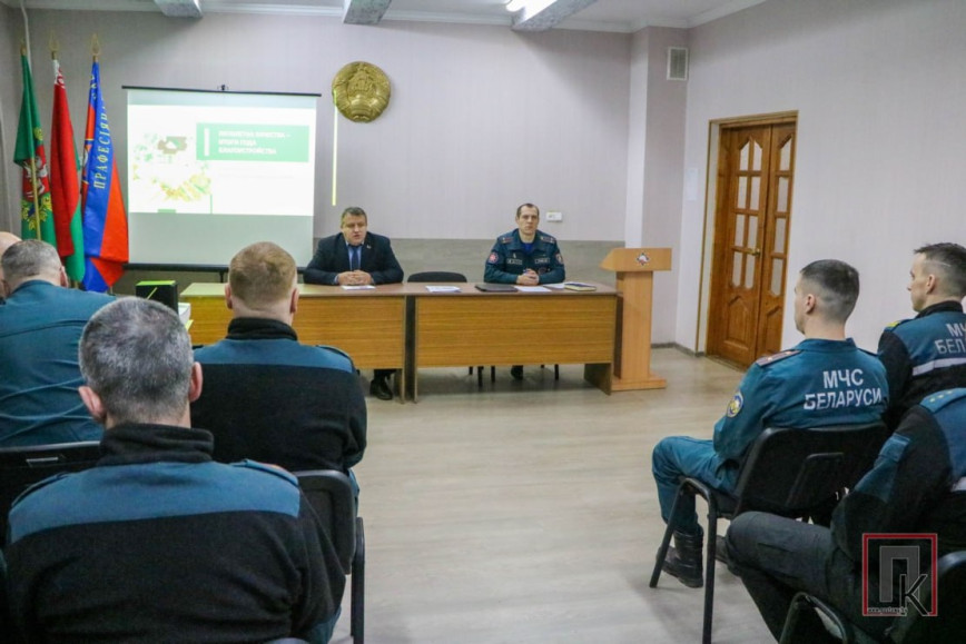 Начальник Поставской районной инспекции природных ресурсов и охраны окружающей среды Александр Готовчик в рамках Единого дня информирования встретился с трудовым коллективом Поставского РОЧС