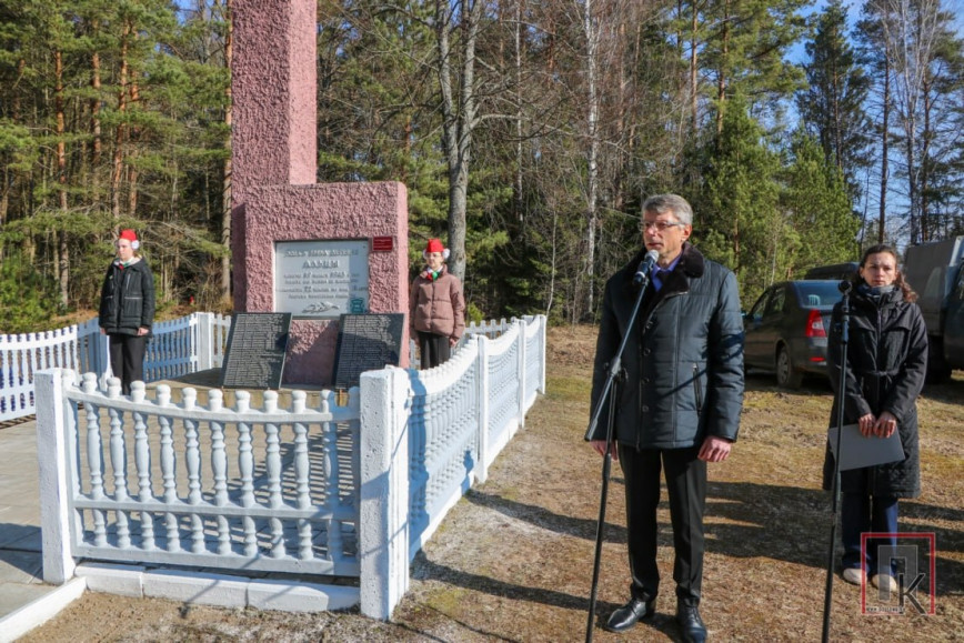 В Поставском районе почтили память сожженной деревни Альцы