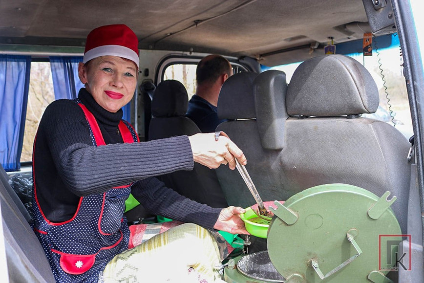 На Поставщине обеспечивают механизаторов свежими горячими обедами