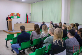 26 ноября в рамках Единого дня информирования старший помощник прокурора Поставского района Тамара Зубко провела встречу с коллективом УП ЖКХ на тему «Кибербезопасность и профилактика киберпреступности»