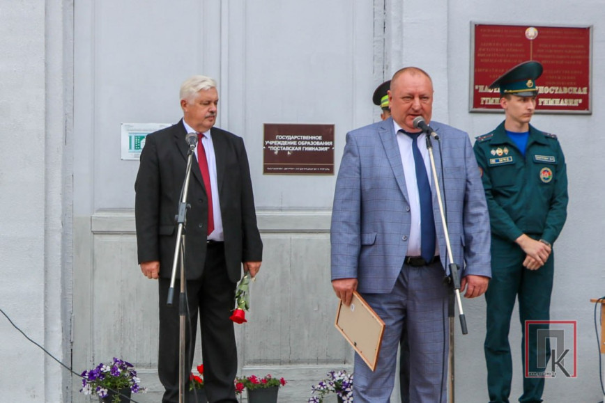 Торжественную линейку в Поставской гимназии посетил председатель райисполкома Сергей Чепик