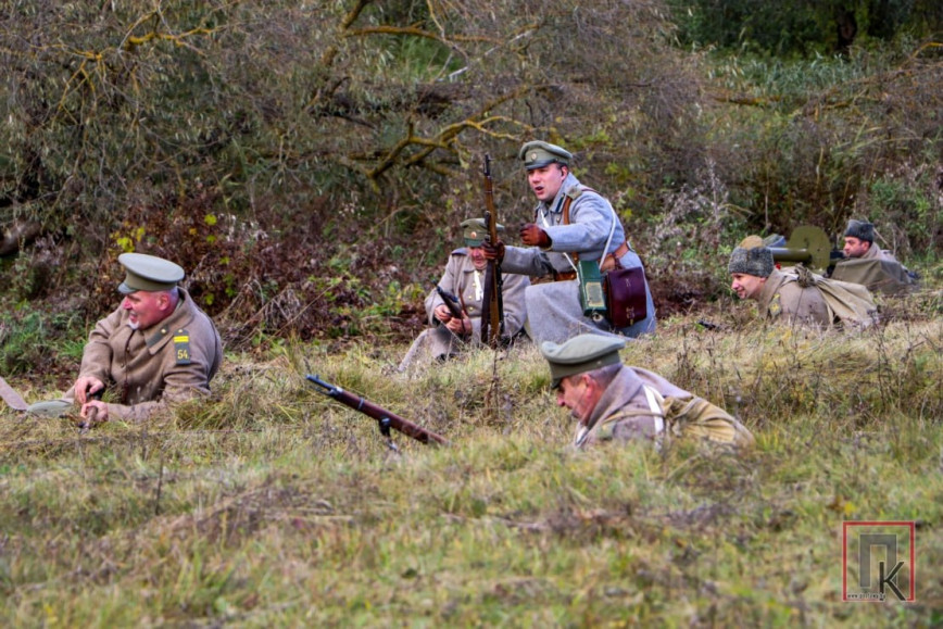 Фоторепортаж: Сегодня вблизи д. Дуки прошла реконструкция боевых действий с участием клубов военно-исторической реконструкции