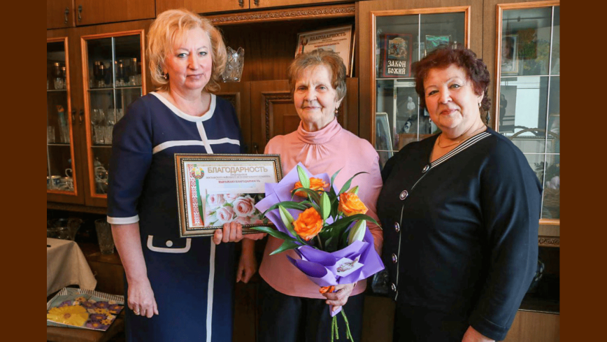 Сегодня ветеран труда Ирина Константиновна Касаткина принимала поздравления с юбилеем