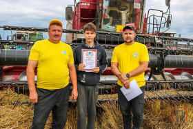 Зерновые и зернобобовые на Поставщине занимали в этом году 18.308 гектаров. По состоянию на 22 августа они убраны на 66% площади. Урожай идет в экстремальных условиях