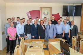 В райисполкоме чествовали героев волейбольной площадки.