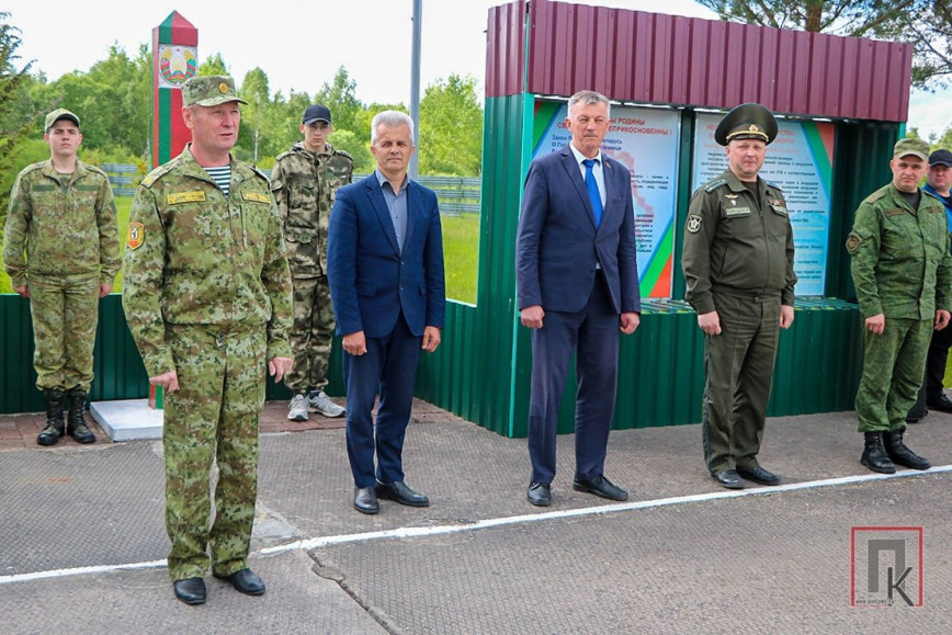 26 мая на базе войсковой части 25888 торжественно открыли лагерь для учебно-полевых сборов учащихся 10-х классов.