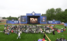 Первый день фестиваля "Вытокi" завершился кинопоказом под открытым небом