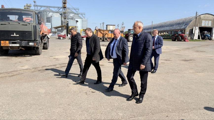 Игорь Сергеенко в рамках рабочей поездки в Поставский район посетил ОАО «Камайский-агро».