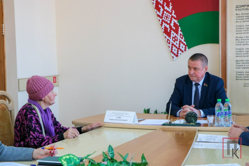 Леанід Заяц правёў прыём грамадзян у Пастаўскім раёне