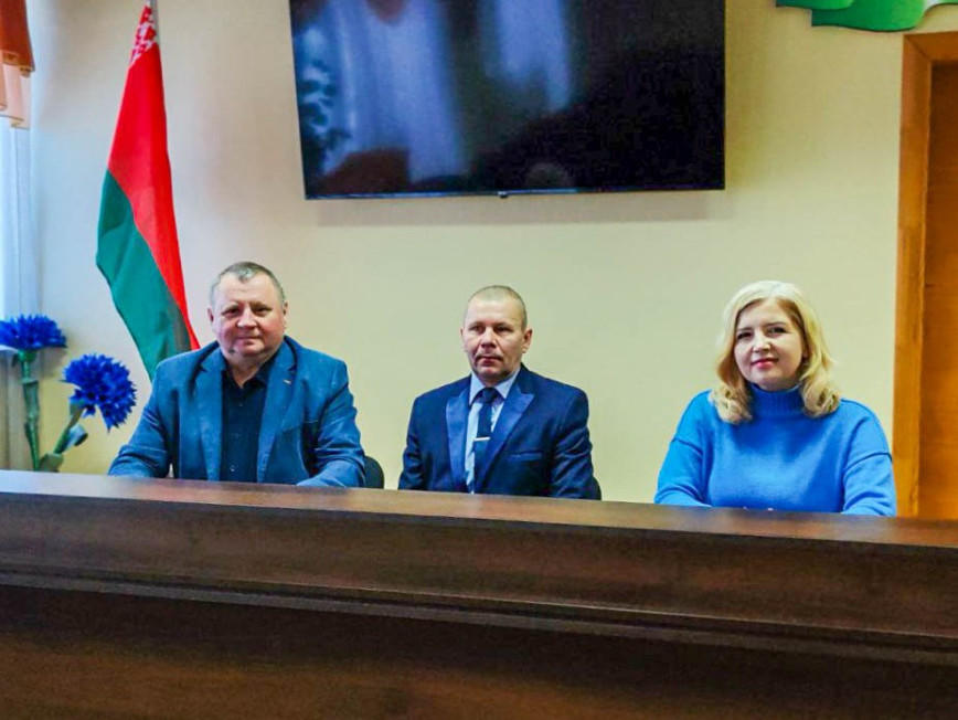 Дэлегат і ўдзельнік УНС Юрый Гвоздаў і Алена Касцюк сустрэліся з працоўным калектывам ААТ "Навасёлкі-Лучай"