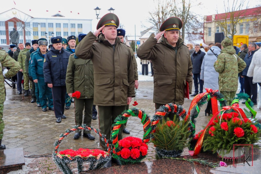 Фотарэпартаж: У Паставах ушанавалі памяць абаронцаў Айчыны