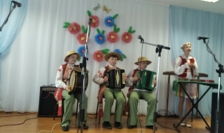 Дом-интернат посетил образцовый ансамбль народной музыки и песни “Званочкі”