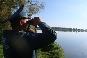 Спасатели рыбака увидят издалека.