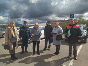 Члены смотровой комиссии в рамках акций "За безопасность вместе" и "Дом без насилия" посетили семьи, где воспитываются несовершеннолетние дети